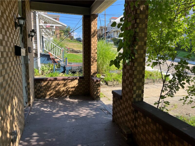1620 Belasco Ave — photo 2