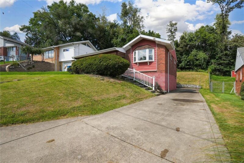 150 Queenston Dr — photo 3