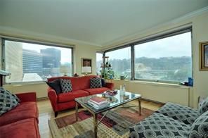 320 Fort Duquesne BOULEVARD 7C — photo 2