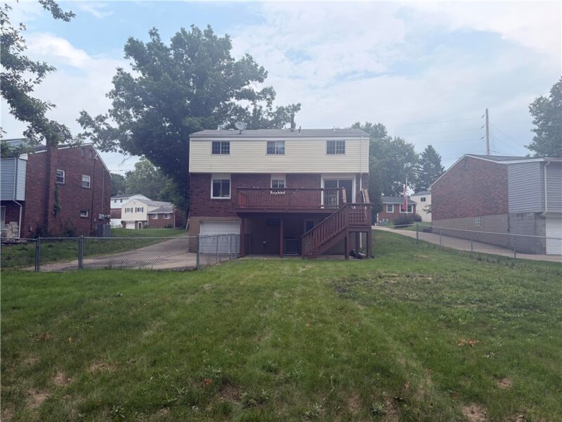 126 Crescent Garden Dr — photo 2