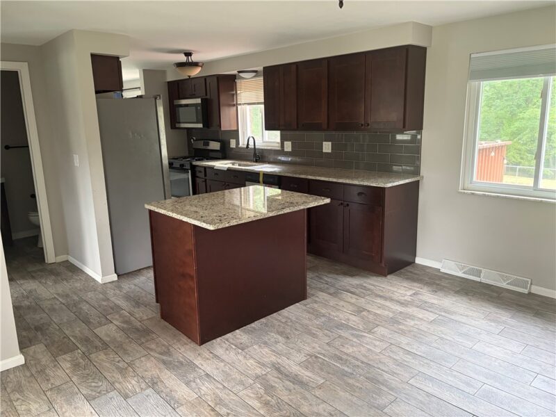 126 Crescent Garden Dr — photo 4