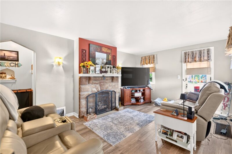 4427 Elizabeth Street — photo 2