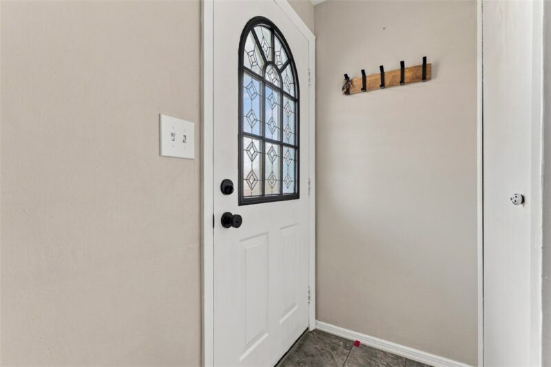 553 Meadowvale Dr — photo 8