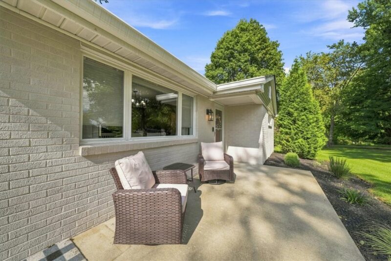 610 Terrace Ave — photo 2