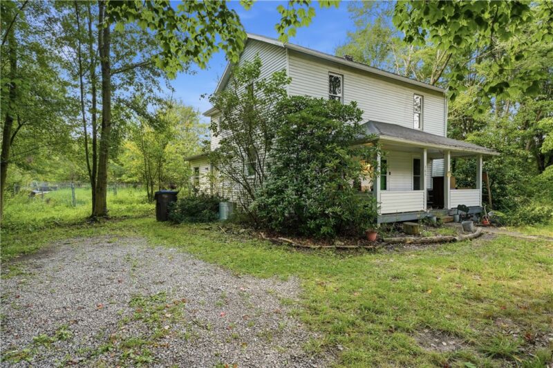 185 N Hassel Rd — photo 2