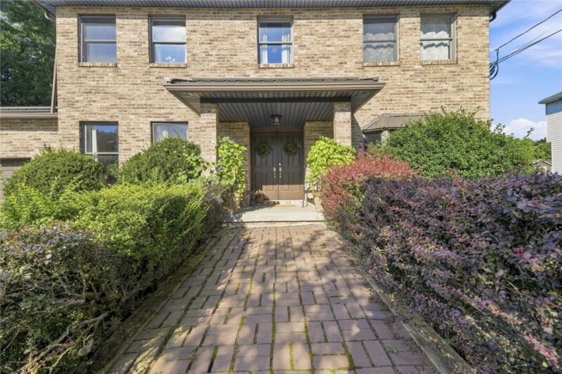 103 Eastview — photo 3