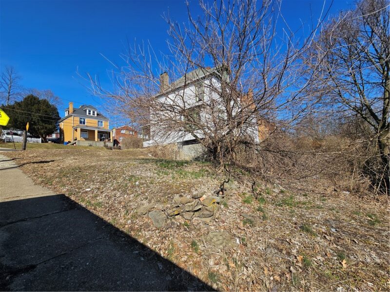 1329 Rockland Ave — photo 3