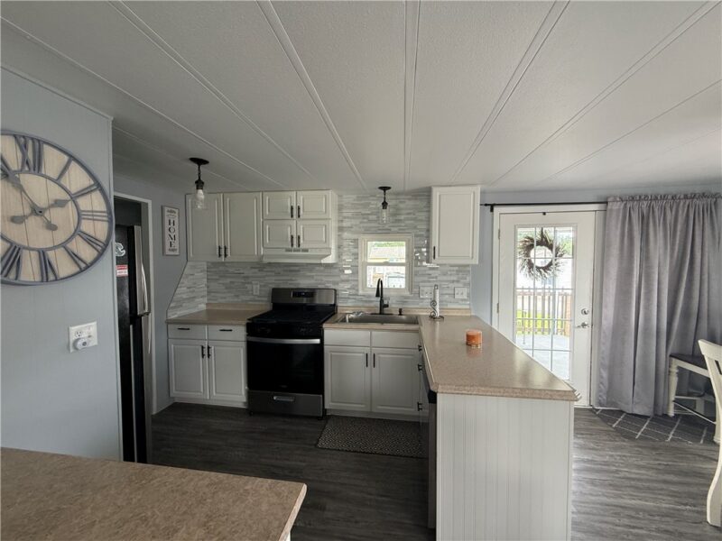 300 Logan St — photo 4