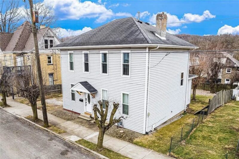 130 W LINCOLN ST — photo 2