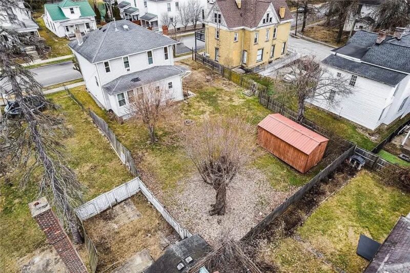 130 W LINCOLN ST — photo 4