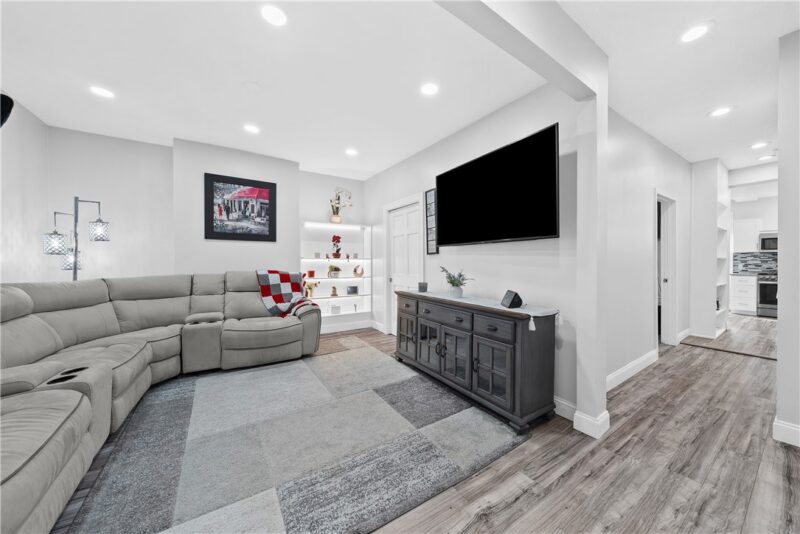 6336 Phillips Ave — photo 8