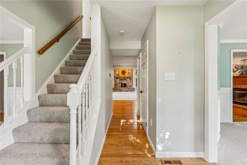 111 Aberdeen Dr — photo 3