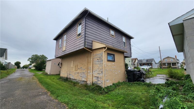 1012 Adams St — photo 2