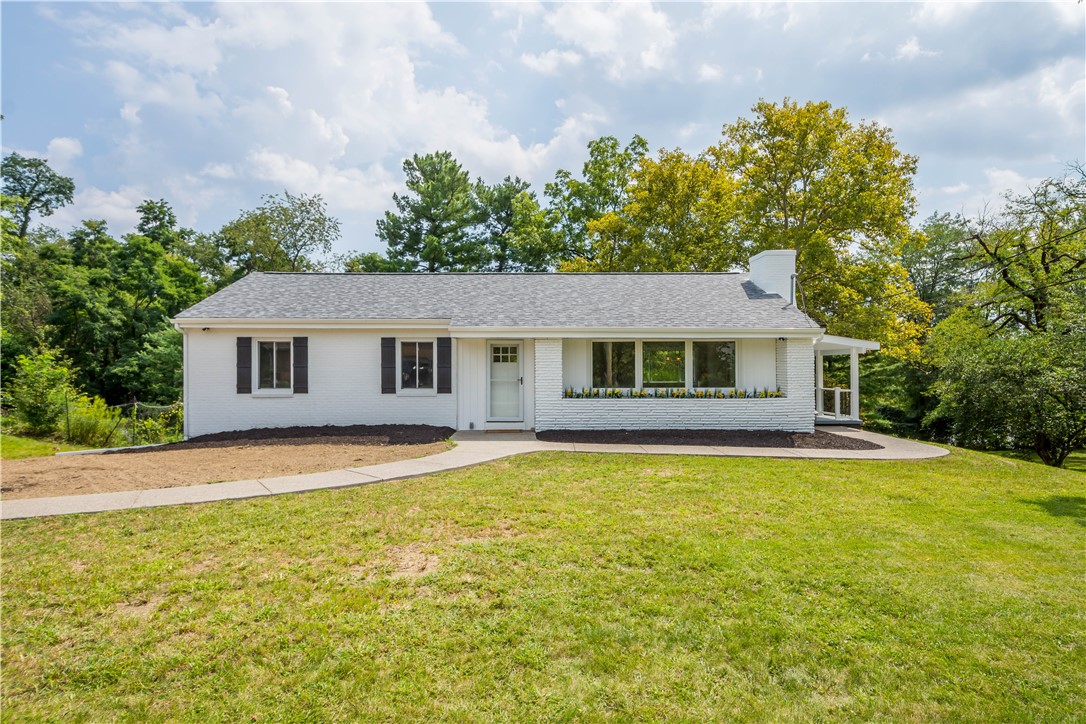 207 Grandview Drive — photo 1