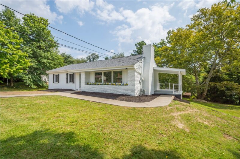 207 Grandview Drive — photo 2