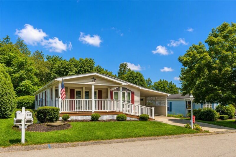 253 Rock Lake Dr — photo 2