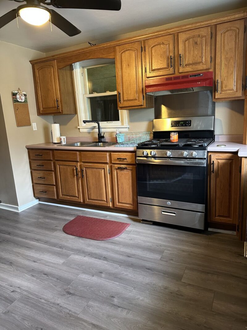 221 Seneca DRIVE — photo 2