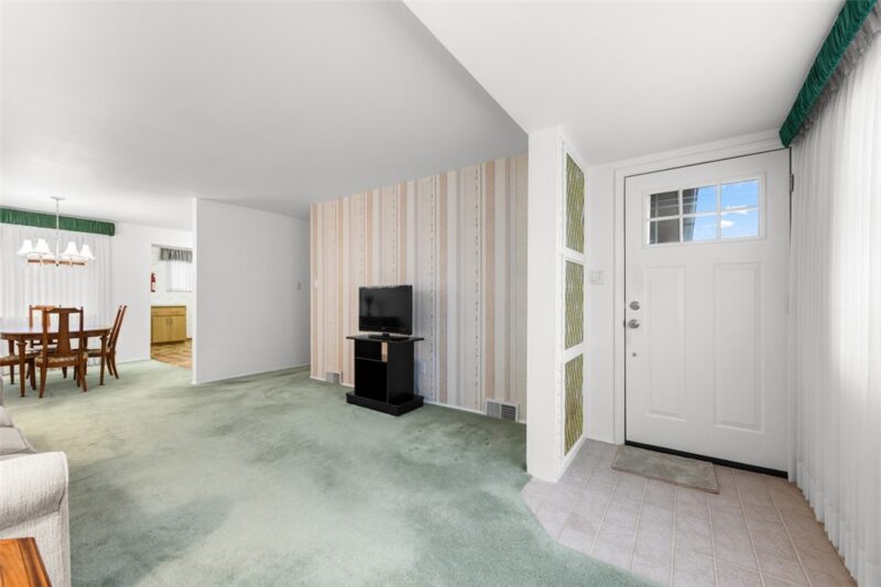 224 Kingston Dr — photo 8