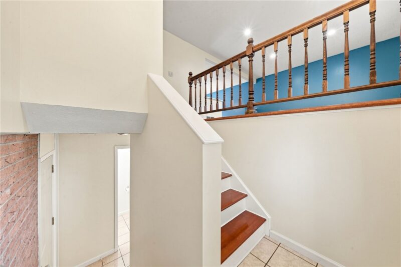614 Stamford Drive — photo 2