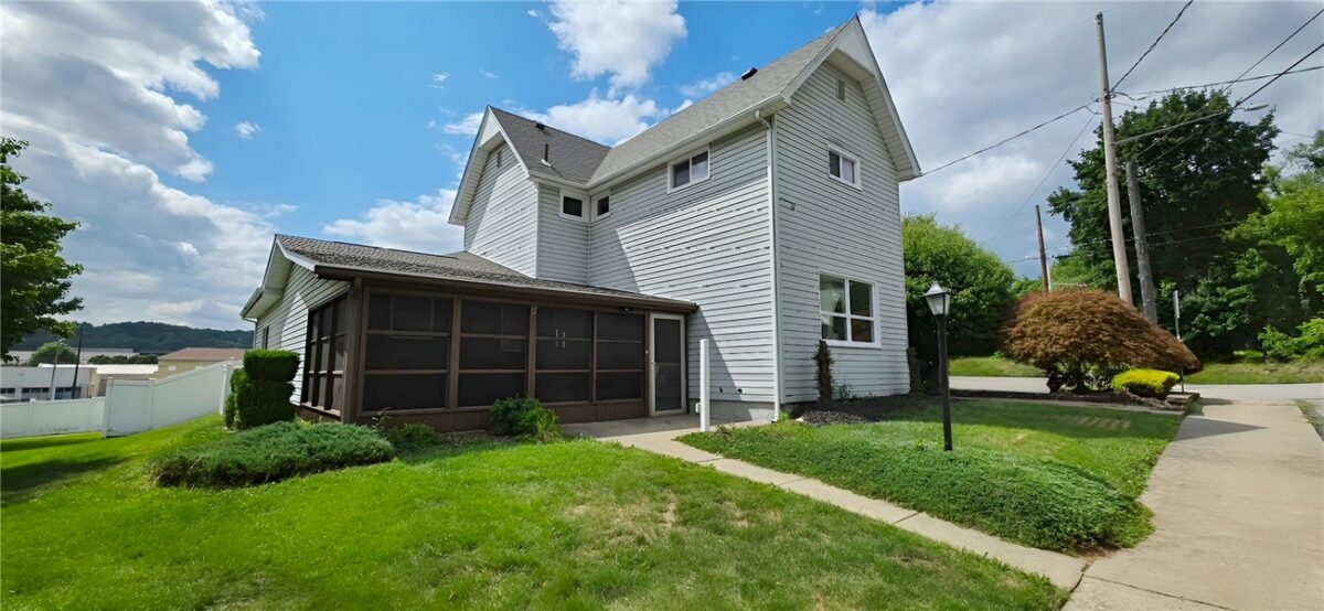 702 Neal St — photo 1