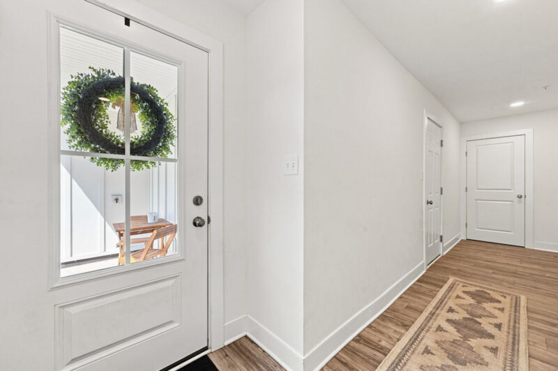 907 Vaughn LANE — photo 3