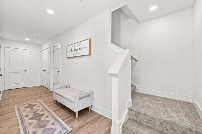907 Vaughn LANE — photo 4