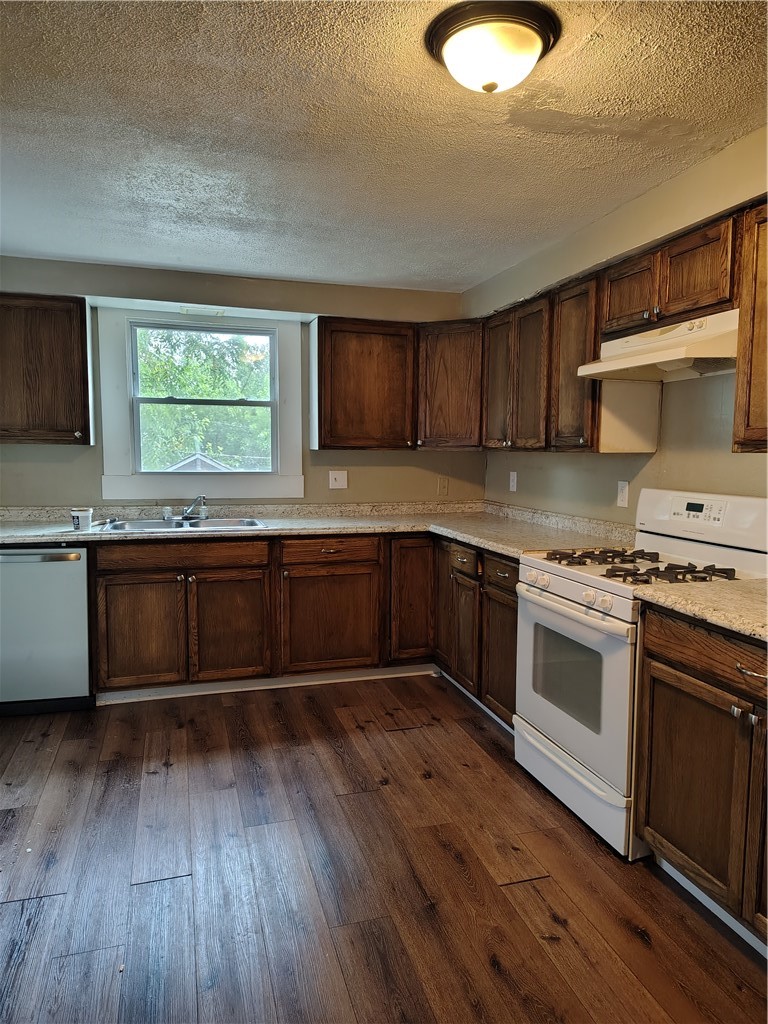 1519 Victoria Ave — photo 2