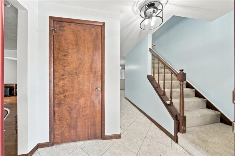 1217 Pleasant St — photo 3