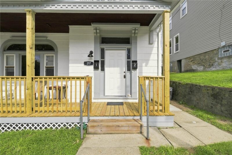 217 Locust St — photo 3
