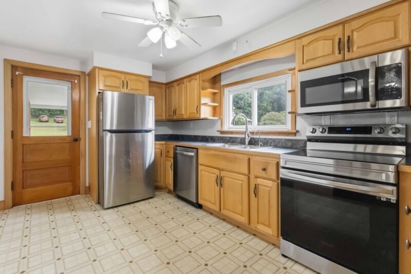 425 Spring Rd — photo 5