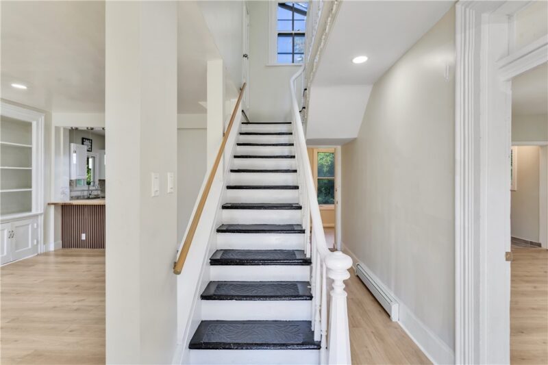 1046 Highland — photo 4