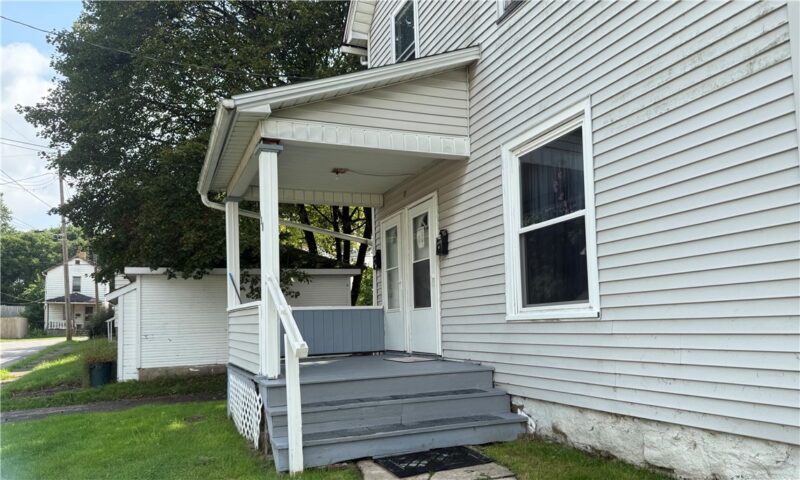 438 Watson St — photo 2