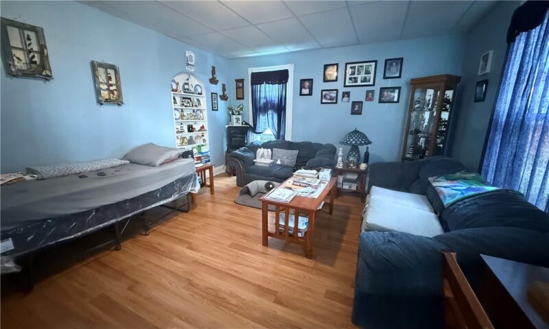 438 Watson St — photo 3