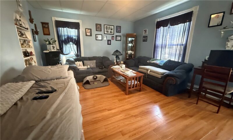 438 Watson St — photo 4