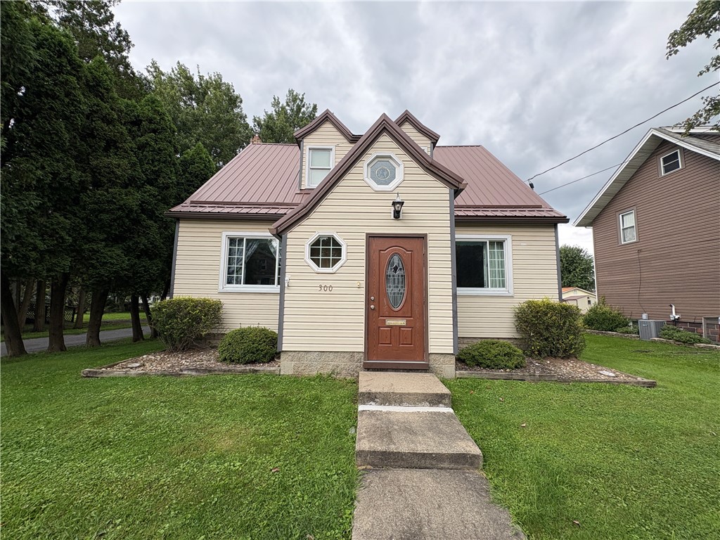 300 Elk St — photo 1