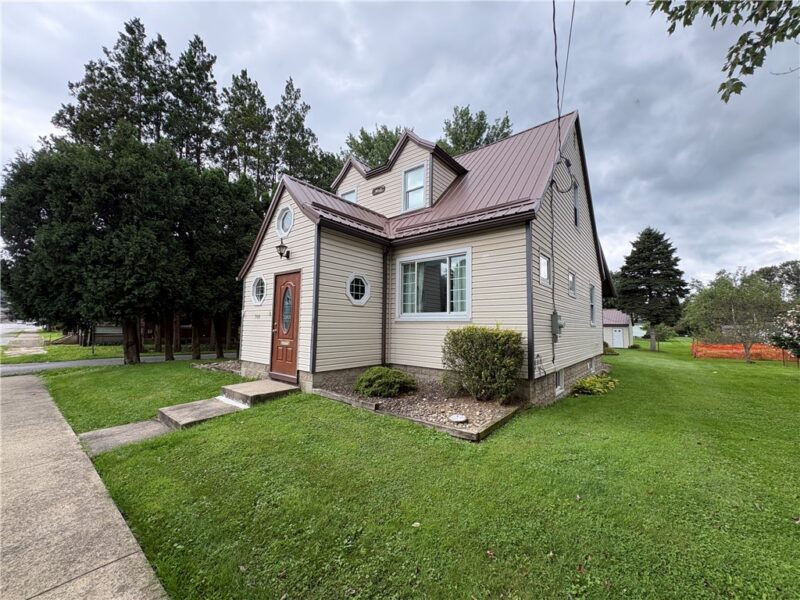 300 Elk St — photo 2