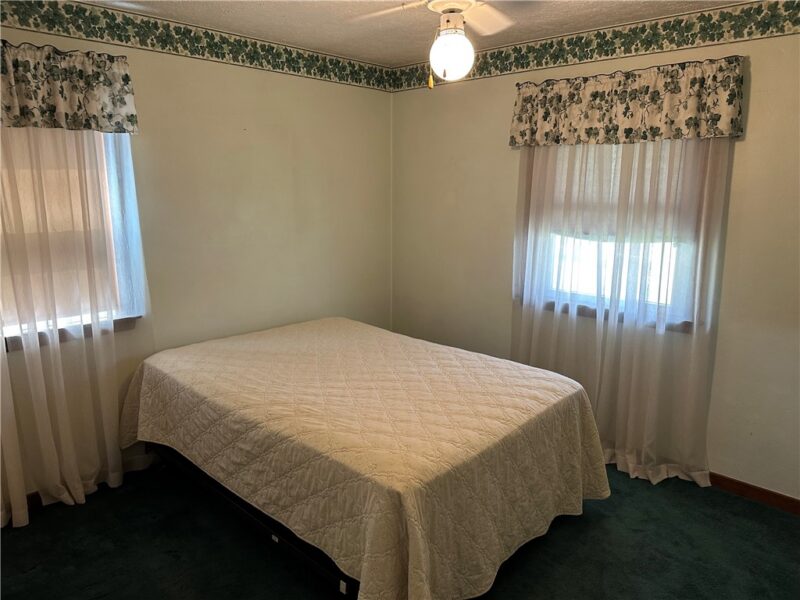 1109 Holmes St — photo 4