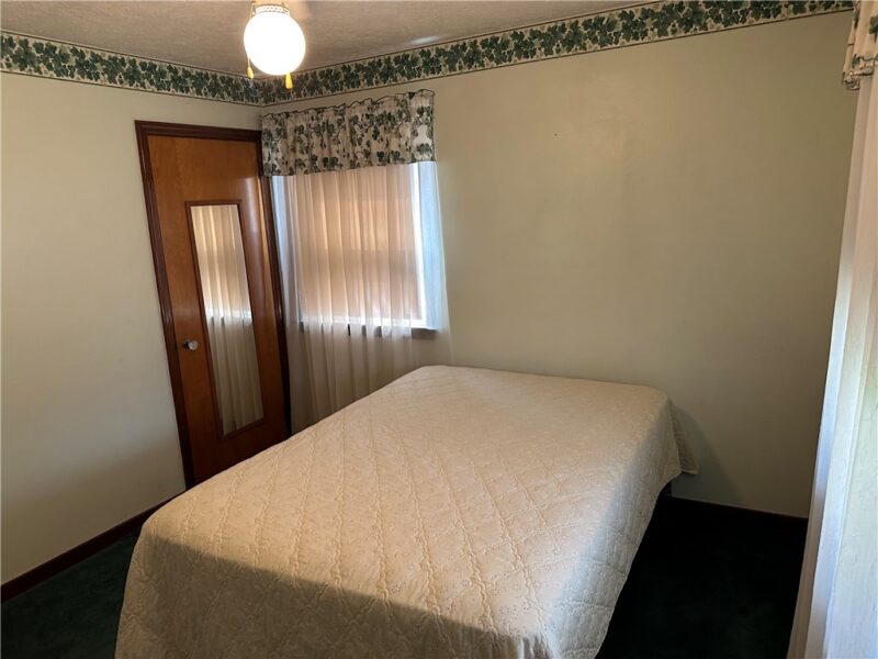 1109 Holmes St — photo 5