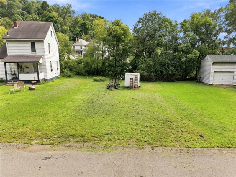 223 Lexington Ct — photo 2