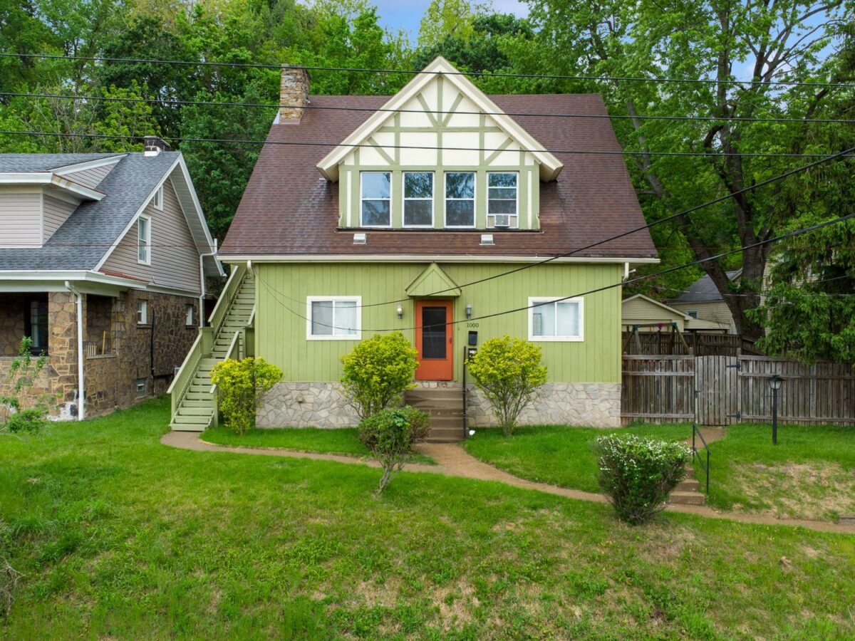 1000 Davis AVENUE — photo 1