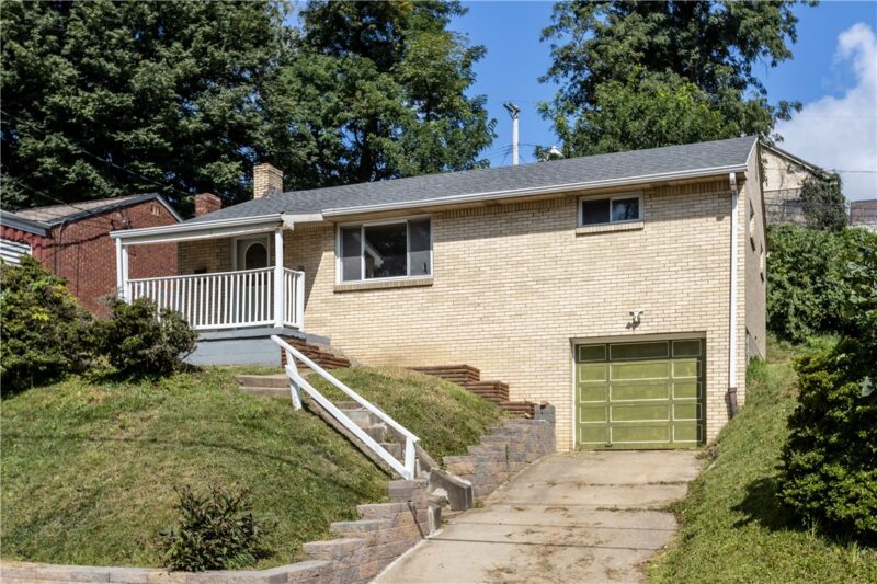 411 Parallel Ave — photo 2