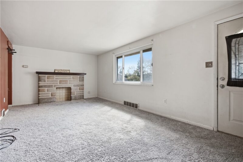 411 Parallel Ave — photo 5