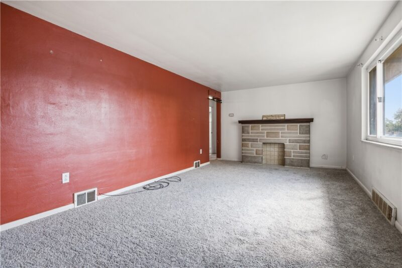 411 Parallel Ave — photo 6