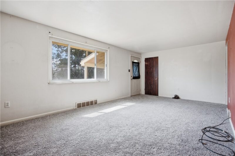 411 Parallel Ave — photo 7
