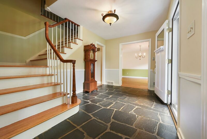 111 Wilmar Dr — photo 2