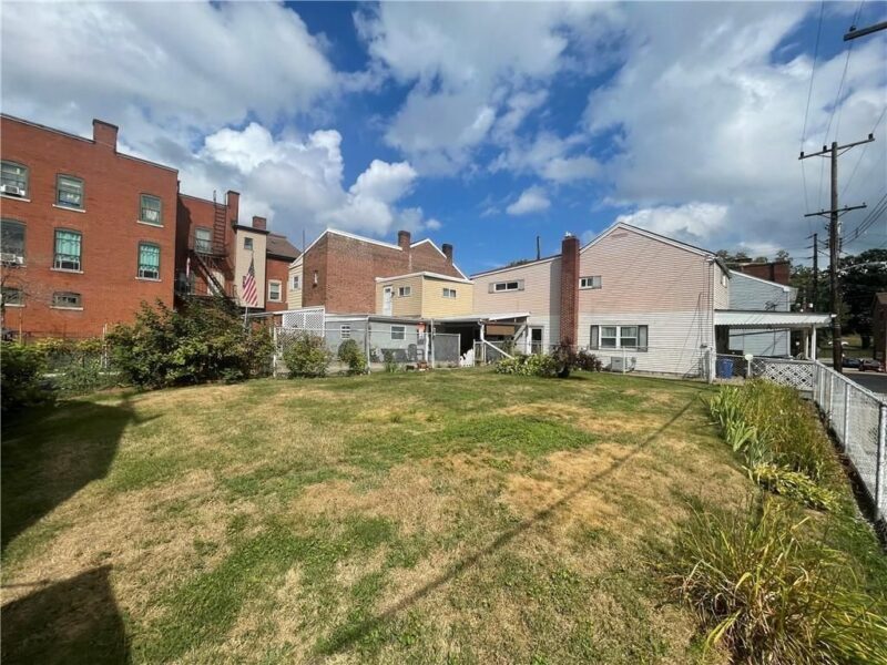 167-175 48th Street & 4807 Blackberry Way — photo 3