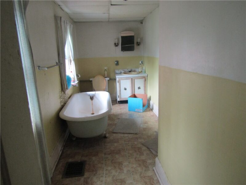 140 Walnut St — photo 3