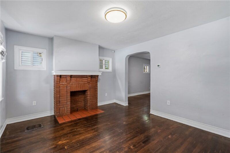 1129 Woodbourne Ave — photo 3