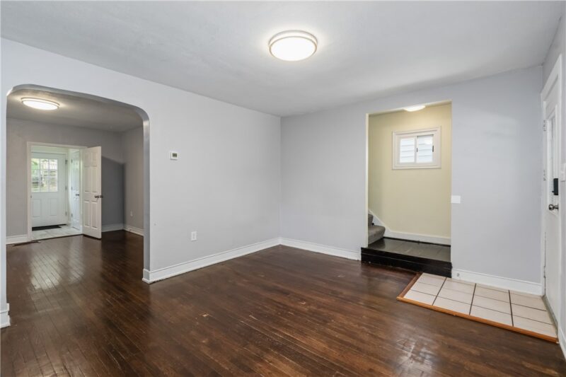 1129 Woodbourne Ave — photo 5