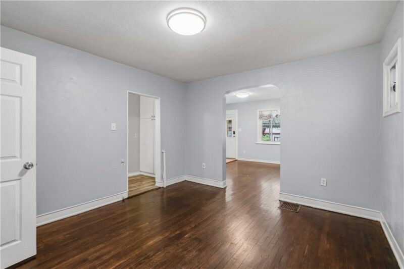 1129 Woodbourne Ave — photo 6